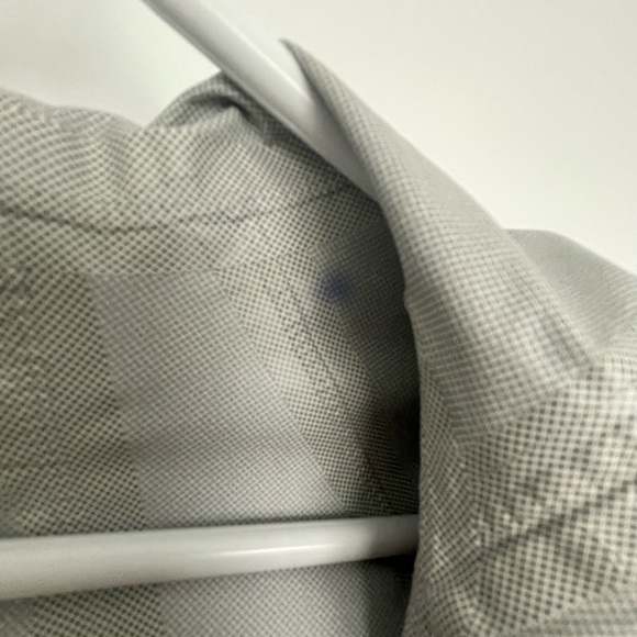 North face shell jacket in maroon color - Picture 6 of 8